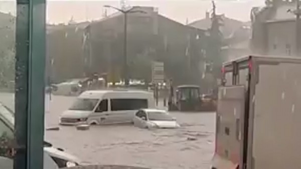 'Çapsız Mansur' Şaşırtmadı! Anakara'ya Deniz Geldi
